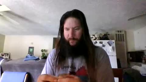 Snapshot of mudge chatting on 01.01.25 Mudge online show from 01.01.25