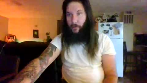 Snapshot of mudge chatting on 01.04.25 Mudge online show from 01.04.25