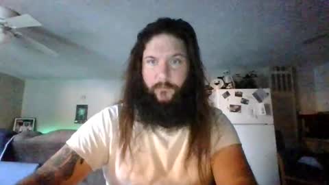 Snapshot of mudge chatting on 01.04.25 Mudge online show from 01.04.25