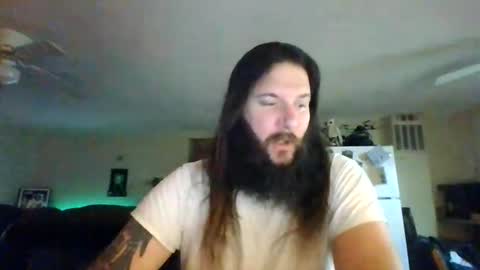 Snapshot of mudge chatting on 01.06.25 Mudge online show from 01.06.25