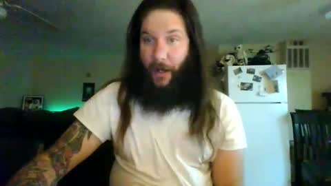 Snapshot of mudge chatting on 01.27.25 Mudge online show from 01.27.25