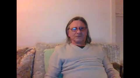 Snapshot of muetzeglatze_muetzeglatze chatting on 02.08.25 muetzeglatze_muetzeglatze online show from 02.08.25