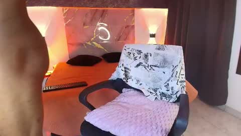 Muller Asher online show from 11.08.25