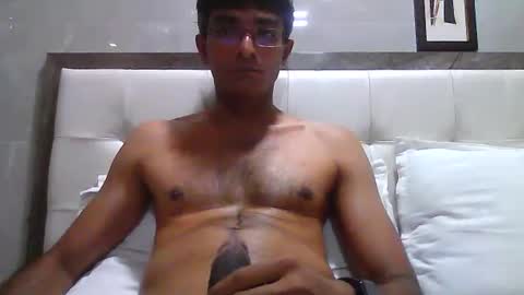 Snapshot of mumbaimonster8inch chatting on 11.08.25 rajesh engineer online show from 11.08.25