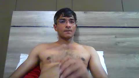 Snapshot of mumbaimonster8inch chatting on 11.12.25 rajesh engineer online show from 11.12.25