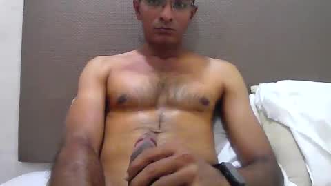 Snapshot of mumbaimonster8inch chatting on 12.14.25 rajesh engineer online show from 12.14.25