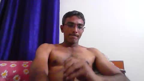 Snapshot of mumbaimonster8inch chatting on 12.15.25 rajesh engineer online show from 12.15.25