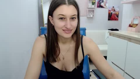 muriel_elvin online show from 10.03.25
