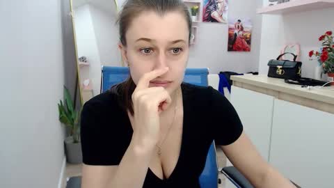 muriel_elvin online show from 10.20.25