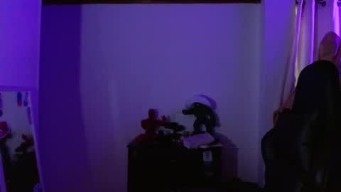 Snapshot of muscle_cock32 chatting on 12.18.25 David Big online show from 12.18.25