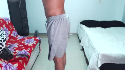 Snapshot of muscle_man1 chatting on 12.09.24 Mike online show from 12.09.24