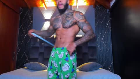 Snapshot of muscle_man19 chatting on 12.06.24 Nick online show from 12.06.24