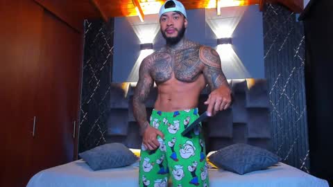 Snapshot of muscle_man19 chatting on 12.19.24 Nick online show from 12.19.24
