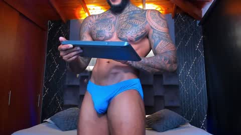 Snapshot of muscle_man19 chatting on 01.04.25 Nick online show from 01.04.25
