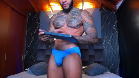 Snapshot of muscle_man19 chatting on 01.05.25 Nick online show from 01.05.25