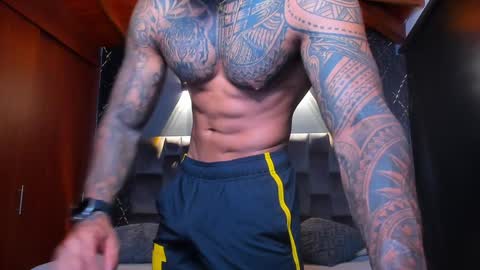 Snapshot of muscle_man19 chatting on 01.10.25 Nick online show from 01.10.25