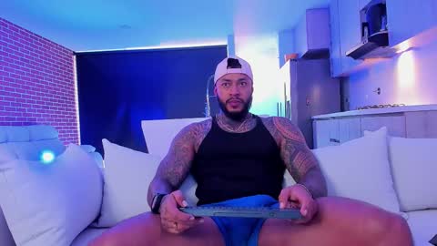 Snapshot of muscle_man19 chatting on 09.21.25 Nick online show from 09.21.25