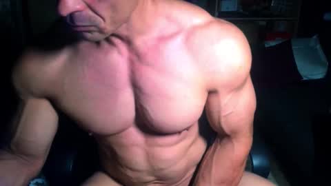 Snapshot of musclebredon chatting on 11.03.25 BRENDON online show from 11.03.25