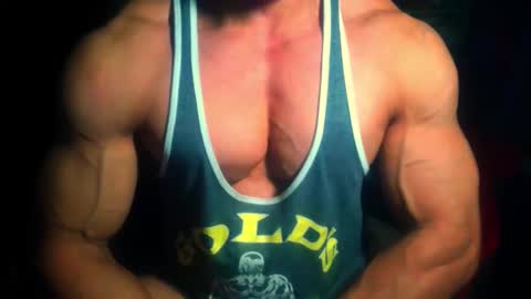 Snapshot of musclebredon chatting on 11.22.25 BRENDON online show from 11.22.25