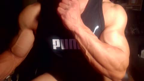 Snapshot of musclebredon chatting on 11.29.25 BRENDON online show from 11.29.25