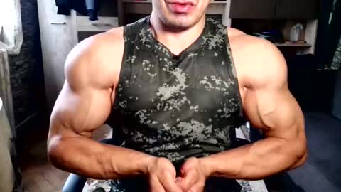 Snapshot of musclebredon chatting on 12.14.25 BRENDON online show from 12.14.25