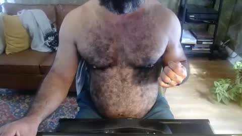 Snapshot of muscledadbear chatting on 10.19.25 Jordan El Din online show from 10.19.25