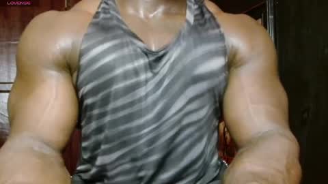 musclegod23 online show from 04.10.26
