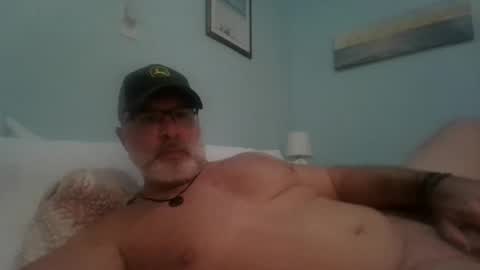 Snapshot of musclemeat41 chatting on 12.18.25 musclemeat41 online show from 12.18.25