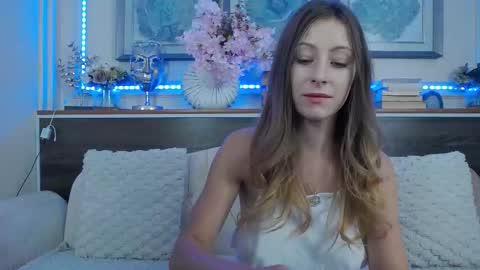 Luna  online show from 09.28.25