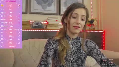 Luna  online show from 11.12.25