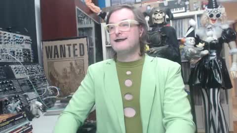 Snapshot of muziknerd chatting on 12.07.24 Muziknerd online show from 12.07.24