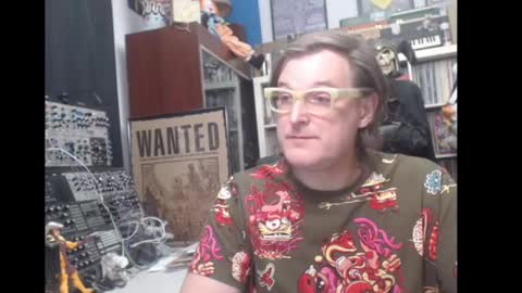 Snapshot of muziknerd chatting on 12.29.24 Muziknerd online show from 12.29.24