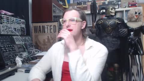 Snapshot of muziknerd chatting on 12.21.25 Muziknerd online show from 12.21.25