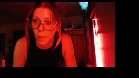 Snapshot of mvnt1s chatting on 12.04.25 ghost mantis online show from 12.04.25