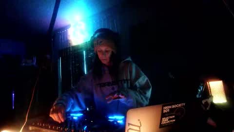 Snapshot of mvnt1s chatting on 01.14.26 ghost mantis online show from 01.14.26