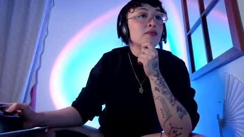 Snapshot of mx_anouk_divine chatting on 01.12.26 Mx. Anouk Divine online show from 01.12.26