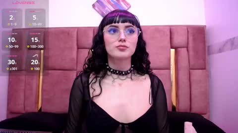 Snapshot of mxlvixje chatting on 11.08.25 SOFIA online show from 11.08.25