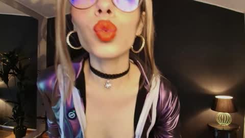 Snapshot of my_maite chatting on 09.26.25 Maite online show from 09.26.25