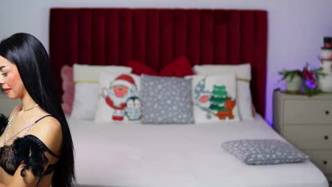 Snapshot of mya_gold chatting on 12.15.25 Mya online show from 12.15.25