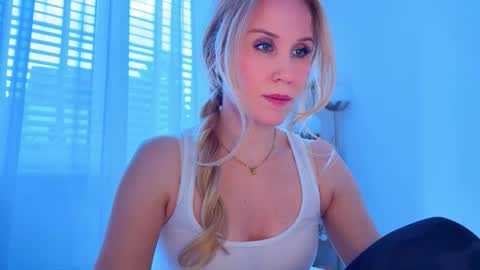 Mya-be Yours P online show from 09.12.25