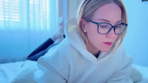 Mya-be Yours P online show from 09.24.25