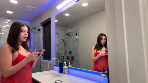 Snapshot of mycreamydreams chatting on 02.05.25 mycreamydreams online show from 02.05.25