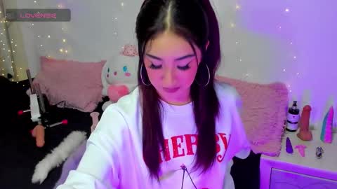 Snapshot of myeong_ chatting on 11.10.25 online show from 11.10.25