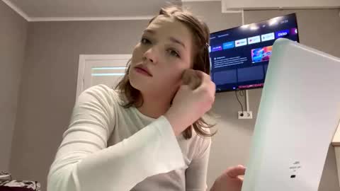 Snapshot of myeshapolitowski chatting on 11.08.25 Amlie online show from 11.08.25