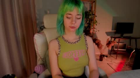 MylaFlores online show from 10.12.25