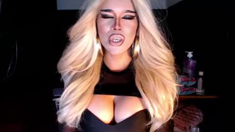 Snapshot of mylovingsofia chatting on 07.12.26 GODDESS SOFIA take me private show or passwordshow i cum to you online show from 07.12.26