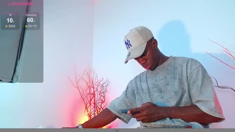 Snapshot of mylowallacee chatting on 12.11.24 Mylo Wallace online show from 12.11.24