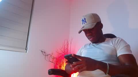 Snapshot of mylowallacee chatting on 02.04.25 Mylo Wallace online show from 02.04.25