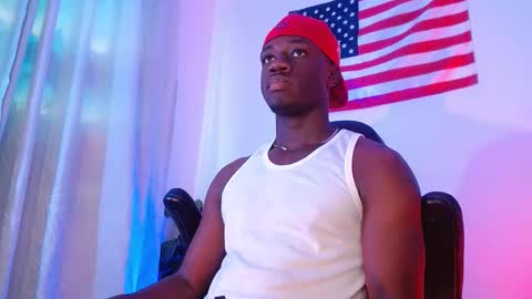 Snapshot of mylowallacee chatting on 11.05.25 Mylo Wallace online show from 11.05.25