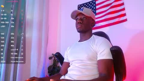 Snapshot of mylowallacee chatting on 11.12.25 Mylo Wallace online show from 11.12.25